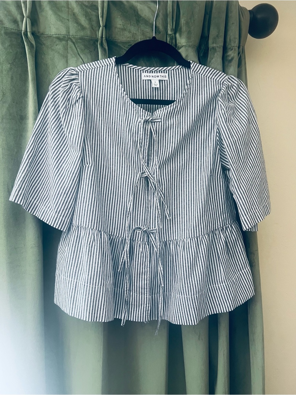 And now this shirt top Size Medium
